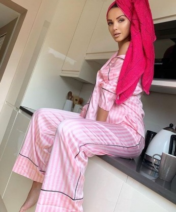 В Москве я провожу свои интимные сессии, насыщенные эмоциями и желаниями. Я готова удовлетворить все твои фантазии и желания. У меня есть опыт, чтобы исполнить твои самые сокровенные мечты. Фото в моем профиле говорят сами за себя - я сексуальна и привлекательна, с шикарными формами и горячим темпераментом. Мои клиенты остаются довольными и всегда возвращаются ко мне снова. Если ты готов окунуться в мир похоти и наслаждения, не стесняйся - приглашаю тебя на незабываемое свидание со мной. Со мной ты точно не пожалеешь, ведь я знаю, как подарить настоящий сексуальный фейерверк! 💋 12645, 23 года